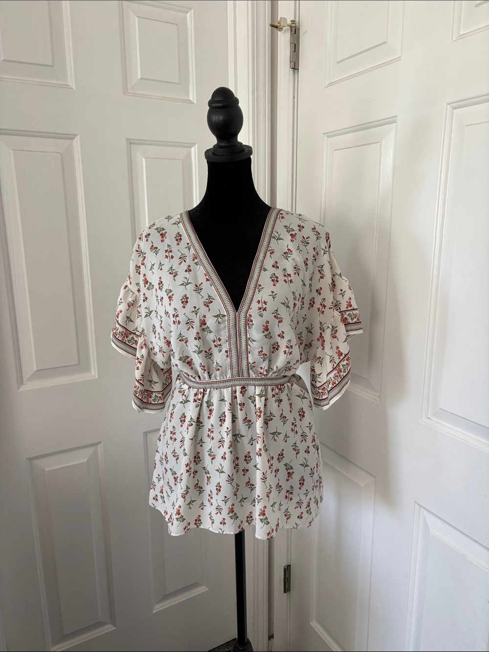 Max Studio White Floral Bohemian V-Neck Blouse
